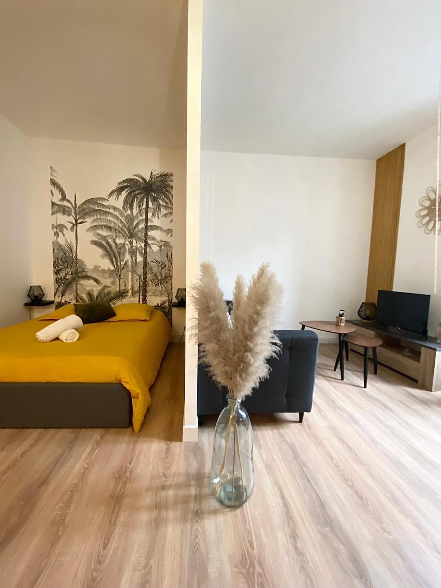 Les Remparts Apartment Fougères Екстериор снимка